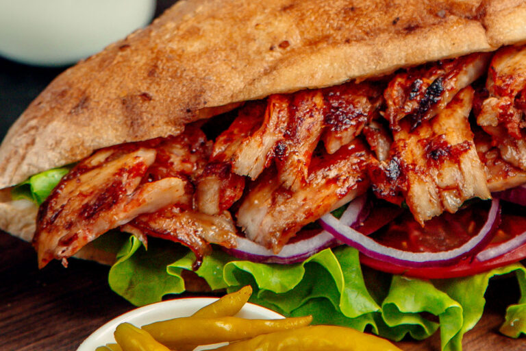 karakopru-en-guzel-donerci-gulizar-doner-gorsel